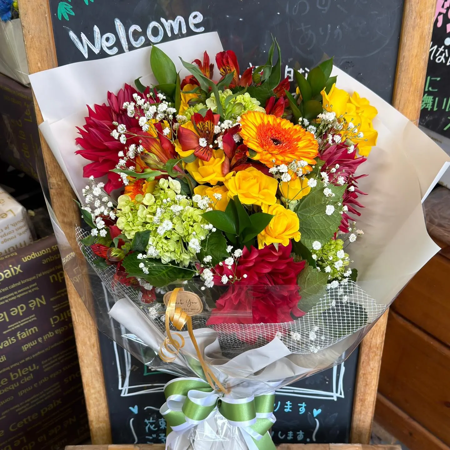 ビビッドカラーの花束💐